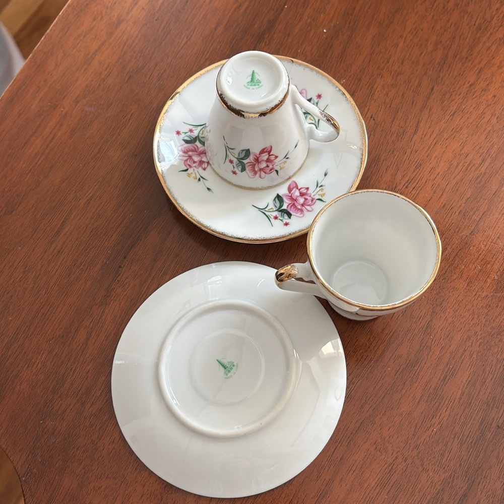 Floral Teacup and Saucer Set with Gold Trim - Picture 4 of 6